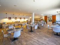 Apartamentos Puerta del Sur Hotéis em Sevilha