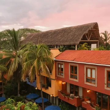 Casa Lotería -Pueblito Sayulita- Colorful, Family and Relax Experience with Private Parking and Pool