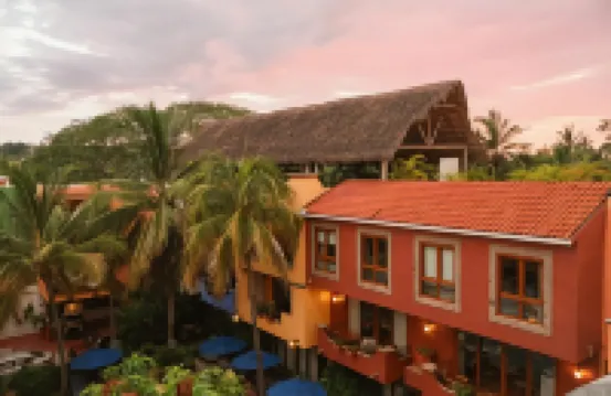 Casa Lotería -Pueblito Sayulita- Colorful, Family and Relax Experience with Private Parking and Pool