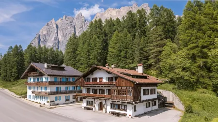 Hotel Al Larin Отели в г. Кортина д'Ампеццо'