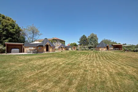 Les Cabanes du Grand Nord Отели в г. Сен-Жодар