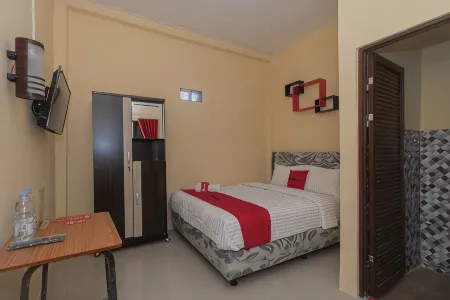 RedDoorz Syariah Near Politeknik Negeri Madiun