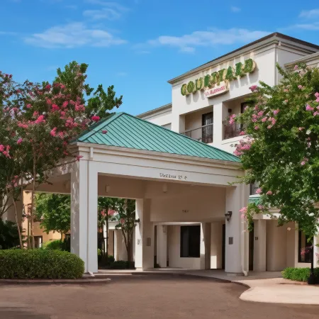 Courtyard New Orleans Covington/Mandeville Отели рядом с достопримечательностью «Парк штата Фонтейнбло»