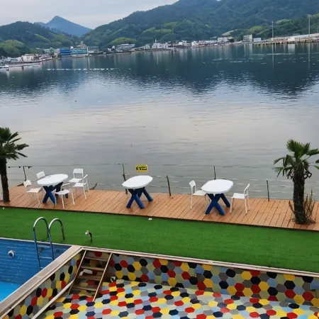 Geoje Island Jangmok Hawaii Pension (Caravan)