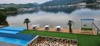 Geoje Island Jangmok Hawaii Pension (Caravan) - Pet-friendly