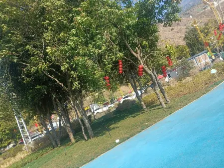 Baihe Garden Lakeview Homestay (Qingnian Road)