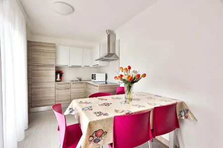 Elegant Residenza Monica 2 Bedroom C6 Sleep for 6