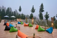 Luxcamp Bukit Damar - Puncak by Horison