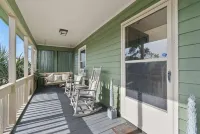 Spacious ocean-view 4-BR house in Sunset Beach, 1 min walk to beach - Boutique