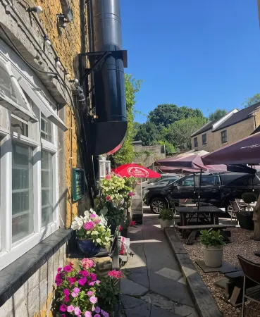 The George Hotel Отели в г. Лидфорд-он-Фосс