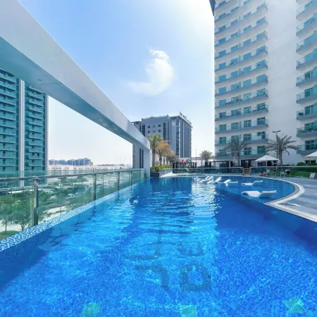 Urban Escape Studio Pool, Gym & Stylish Living Отели рядом с достопримечательностью «Парк аттракционов Global Village»