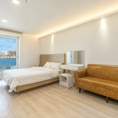 Yeosu Napoliy Pension Отели рядом с достопримечательностью «Маяк Хамель»