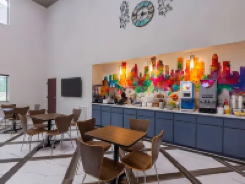 Super 8 by Wyndham Kingwood Houston North ポーターのホテル