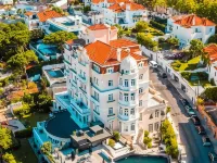 Hotel Inglaterra - Charme & Boutique Hotel dekat Pantai Poca