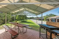 Emu Beach Chalets