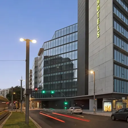 B&B HOTEL Porto Gaia Отели рядом с достопримечательностью «Музеу Ду Виньу Ду Порту»