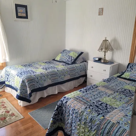 "Huron Winds" a charming 3-bedroom house just steps from Lake Huron in Oscoda