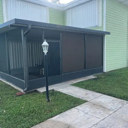 Beautiful 2/2 townhome across from world class Lake Okeechobee Bass fishing !