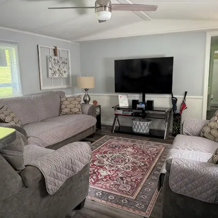 Rosey's Retreat Charming 2-bedroom Country Cottage in LaFollette, Tennessee WiFi