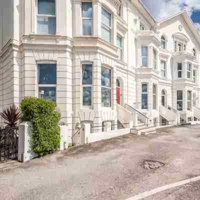 Beachfront retreat at Exmouth’s Blue Flag sands with open‑plan living and garden Hotel Exterior