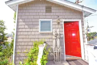 Charming Seashell Cottage in Heart of la Jolla Village, Walking Distance to All - Condos