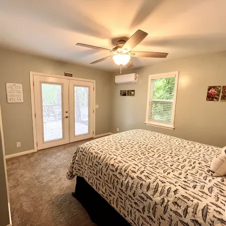 Charming 1-bdrm, lake cottage-close to the Arc Encounter