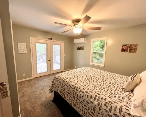 Charming 1-bdrm, lake cottage-close to the Arc Encounter Hotels in Pendleton County