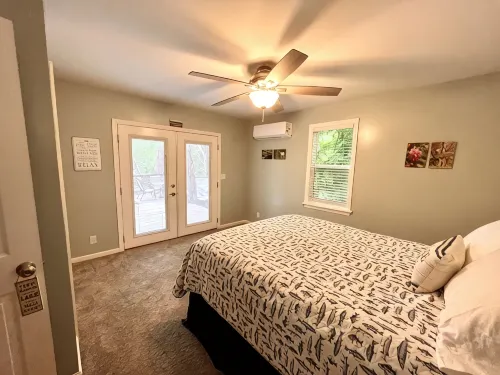 Charming 1-bdrm, lake cottage-close to the Arc Encounter