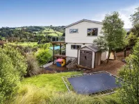 Baldwin Street Bnb Hotels near Baldwin Street