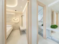 Port Oasis Hotels near شاطئ ماربل
