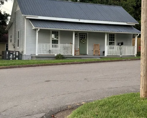 East Madison Escape. Hotels in Pulaski