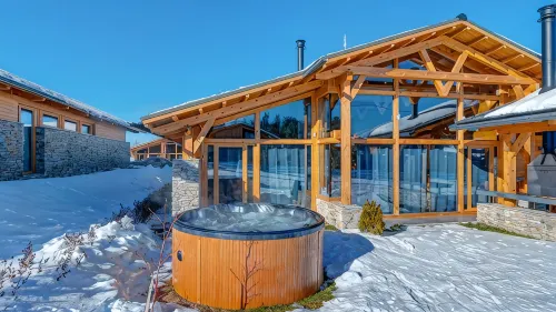 Chalet for up to 10 people with sauna, private home theater and hot tub - 4-Star