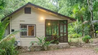 Private forest view cabin w/AC, 2 beds-restaurant and car rental on site.