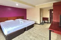Hotel Pasar Besar RedPartner near Tugu Pahlawan