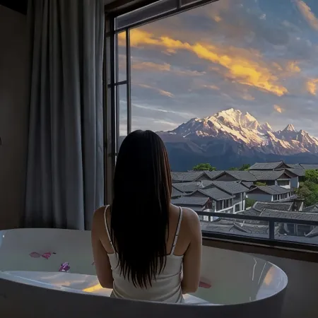 Panoramic View of Snow Mountain in Shanye Rizhao Jinshan (Lijiang Ancient City Branch)
