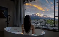 Panoramic View of Snow Mountain in Shanye Rizhao Jinshan (Lijiang Ancient City Branch) - Romantic