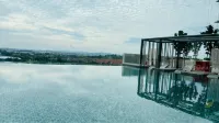 Alinea Suites by MOKA - Infinity Pools