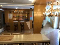 格絨梅朵酒店（稻城亞丁景區店） - 2星級