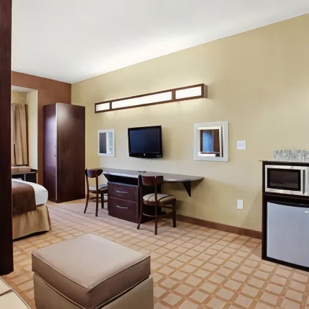 Microtel Inn & Suites by Wyndham Bryson City Отели в г. Суэйн