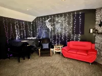 Melodic Forest~King Bed,Hot Tub, Forest, Rec Room, Wineries, Erie & Cleveland - Boutique