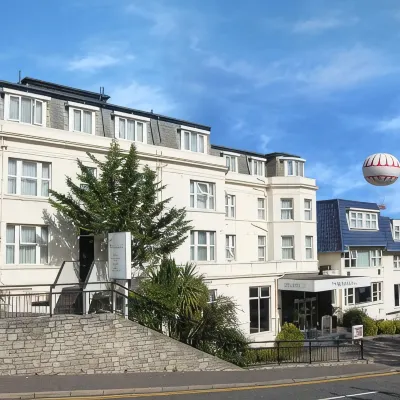Trouville Bournemouth - OCEANA COLLECTION Отели рядом с достопримечательностью «Пляж Мадефорд»