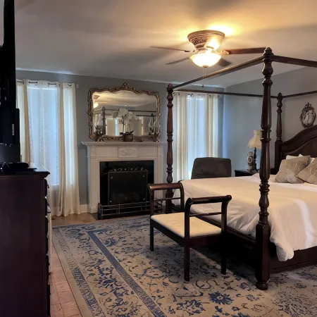 5 or 6 Suites & Extended Stay Available w/ Discount! Events Welcome Full Cater!