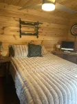 Adirondack lakeside 4 season home on Lake Algonquin with new hot tub - WiFi
