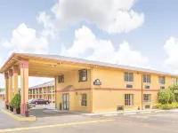 Days Inn & Suites by Wyndham Marshall Hotels in Marshall