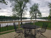 Osage River Get-Away, kayaks included! Relaxing with a beautiful view