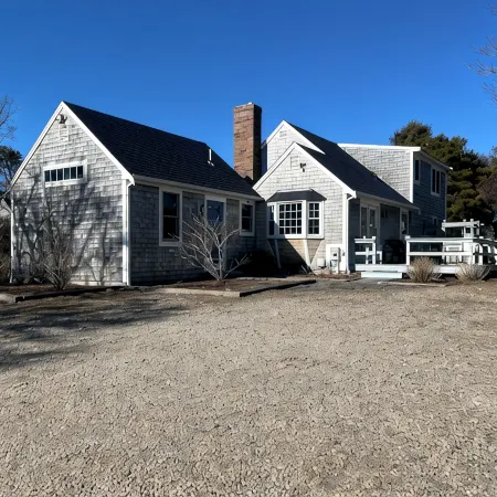 Elbow Inn: Private Retreat with Two Master Suites