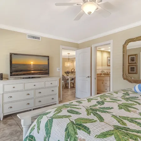 Luxury condo located directly on Siesta Key Beach