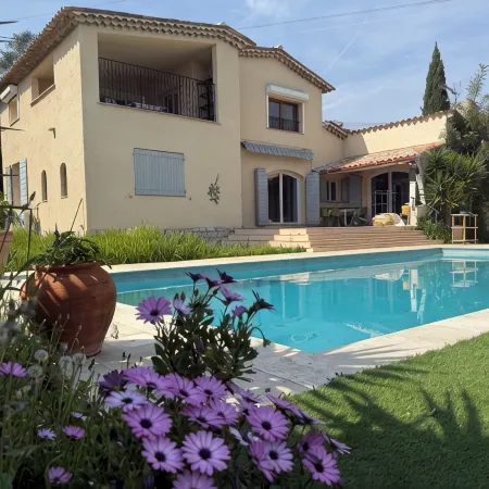 Provencal villa for 10 people with swimming pool and garden in Grasse
