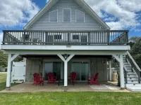Beautiful Ocean Front House with Private Beach, Hot Tub and Spectacular Sunsets Ξενοδοχεία στην πόλη Fairhaven