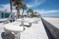 Sunset Boulevard - Beachfront with Tiki hut